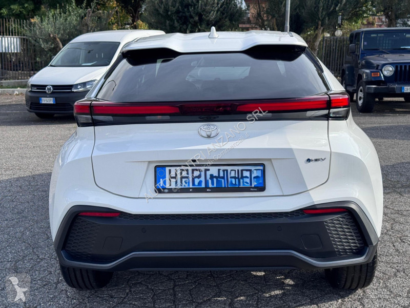 عربة نفعية Toyota C-HR