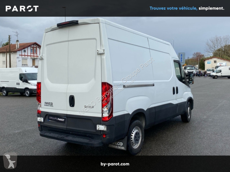 عربة نفعية Iveco 35S12 V11