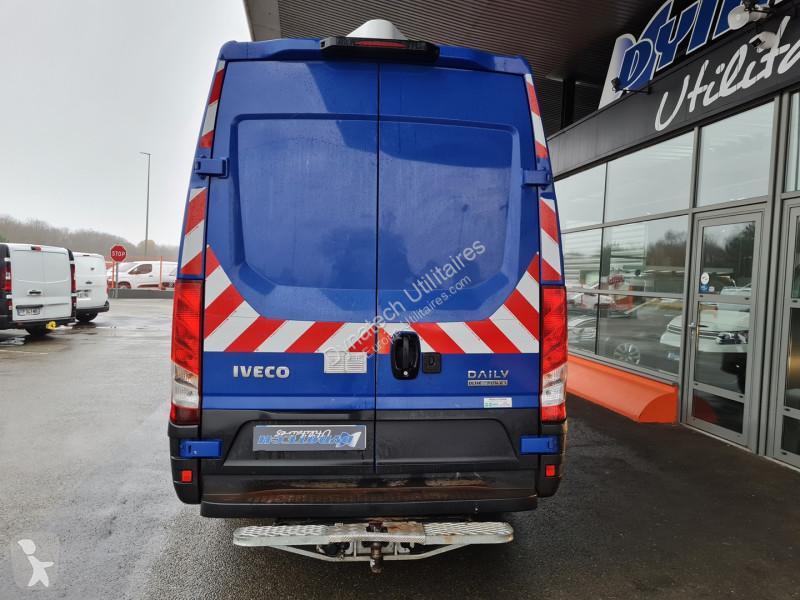 Véhicule utilitaire Iveco DAILY FG 33S14H V12