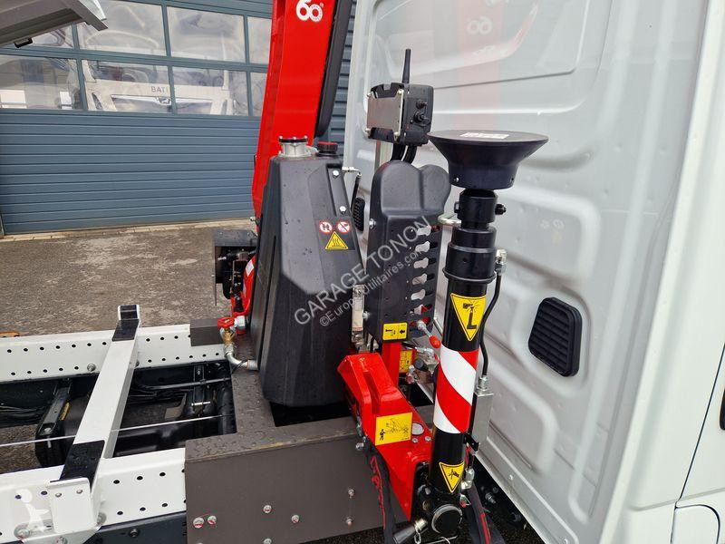 Véhicule utilitaire Iveco 35-160 BENNE + GRUE...