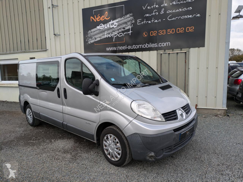 Véhicule utilitaire Renault TRAFIC II L2H1...