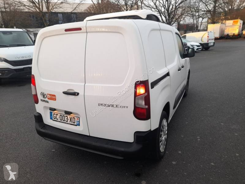 Samochód dostawczy Toyota