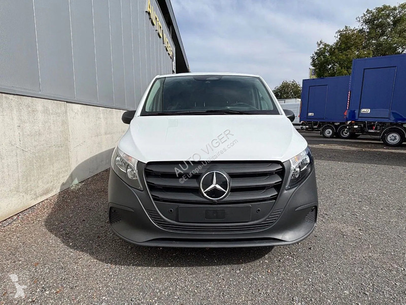 عربة نفعية Mercedes 114...