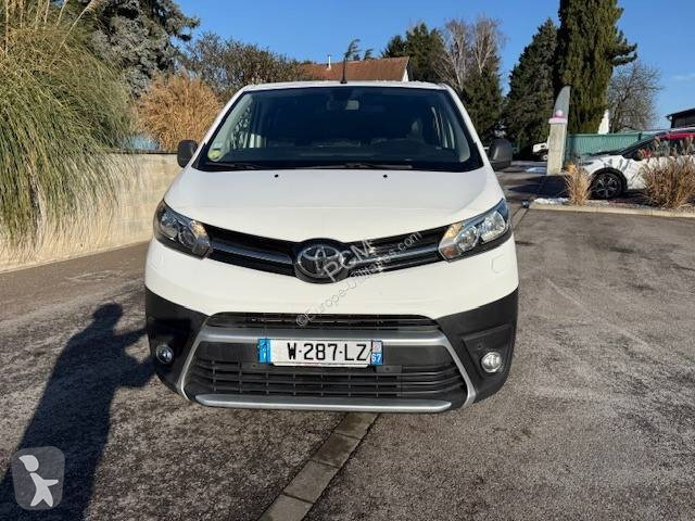 عربة نفعية Toyota