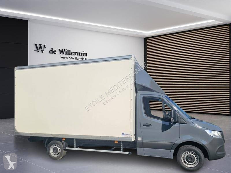 Samochód dostawczy Mercedes