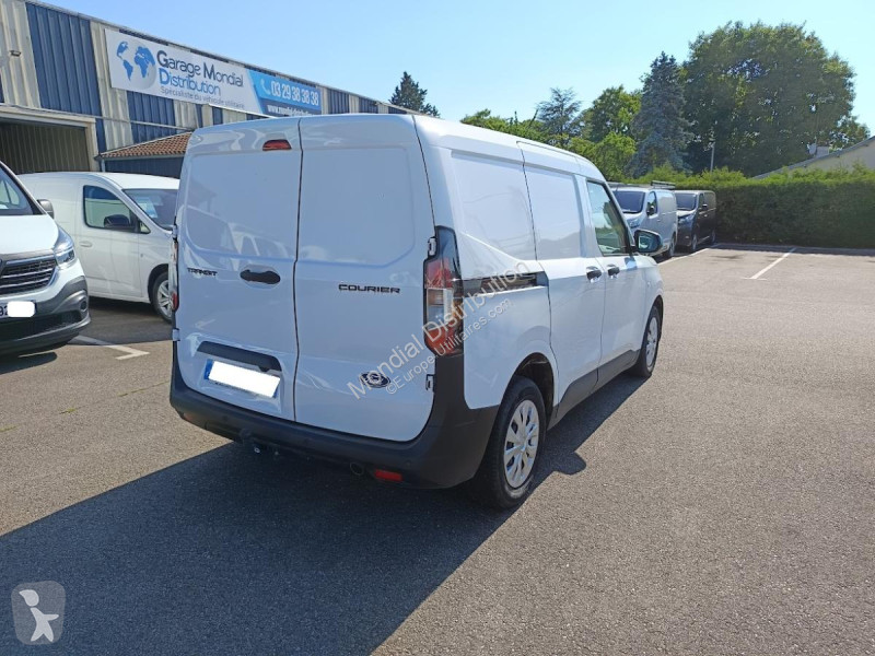 Véhicule utilitaire Ford  transit courier