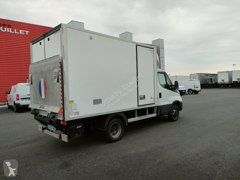 Véhicule utilitaire Iveco FRIGO 12M3 160 CV...