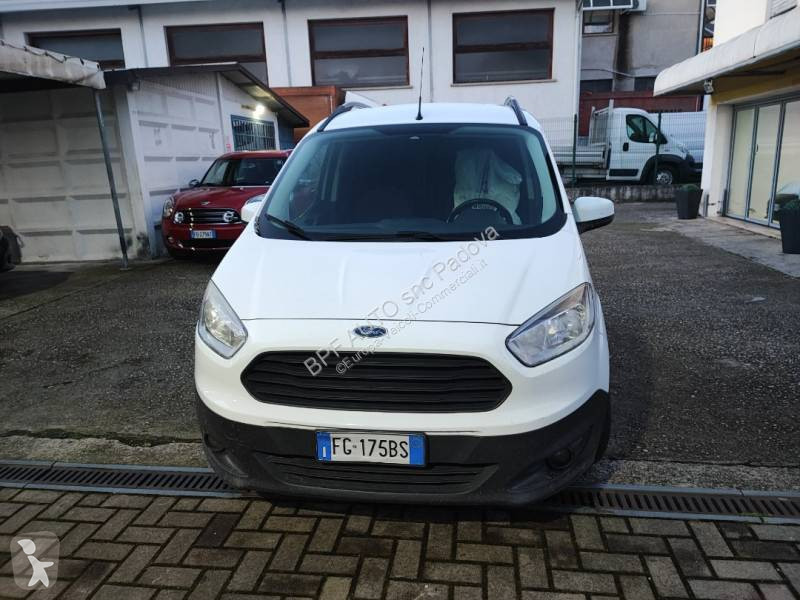 Véhicule utilitaire Ford