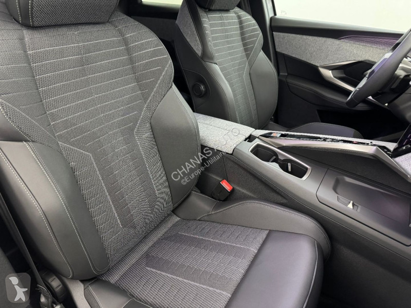 Véhicule utilitaire Peugeot 1.2 Hybrid 145 GT...