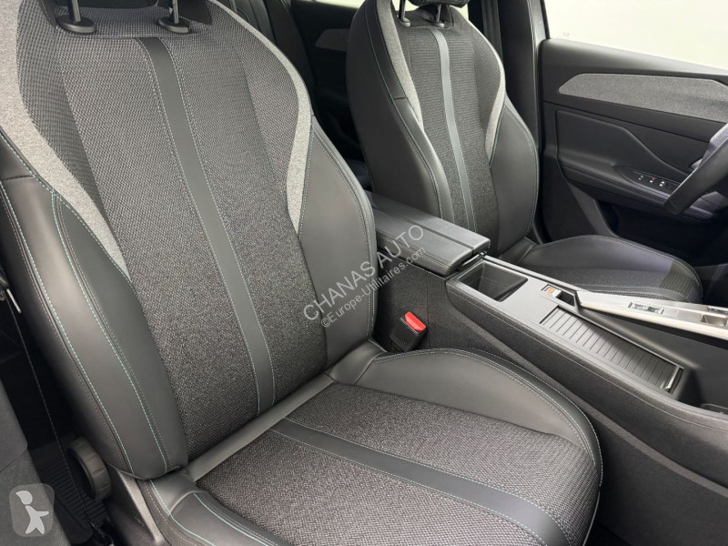 عربة نفعية Peugeot 1.5 BlueHDi 130 Allure EAT8