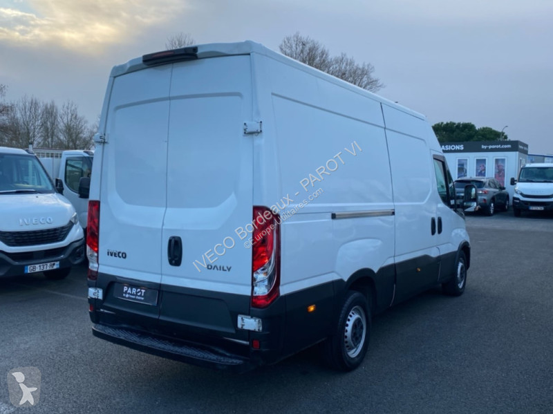 Haszongépjármű Iveco 35S14 V12