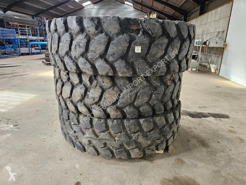 Furgoneta Michelin 18.00 R33