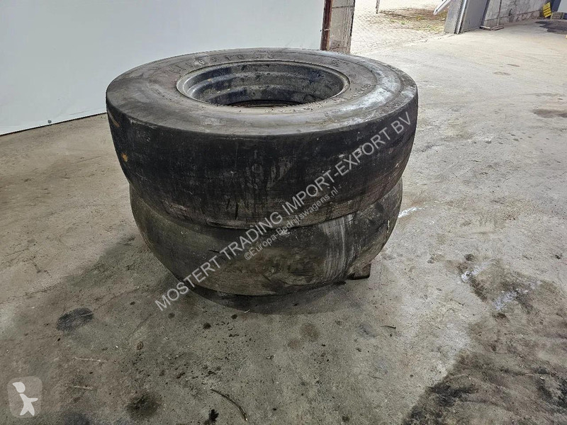 Nyttofordon  16.9-30 Firestone 16.9-30 Tractor...