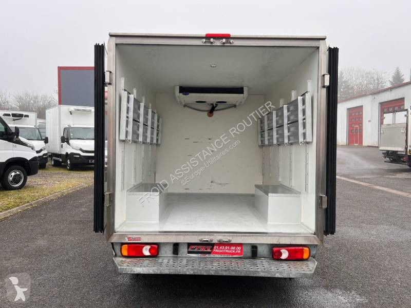 Véhicule utilitaire Nissan