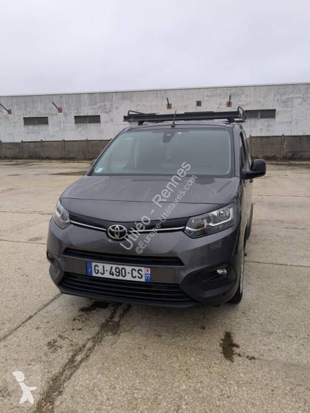 عربة نفعية Toyota