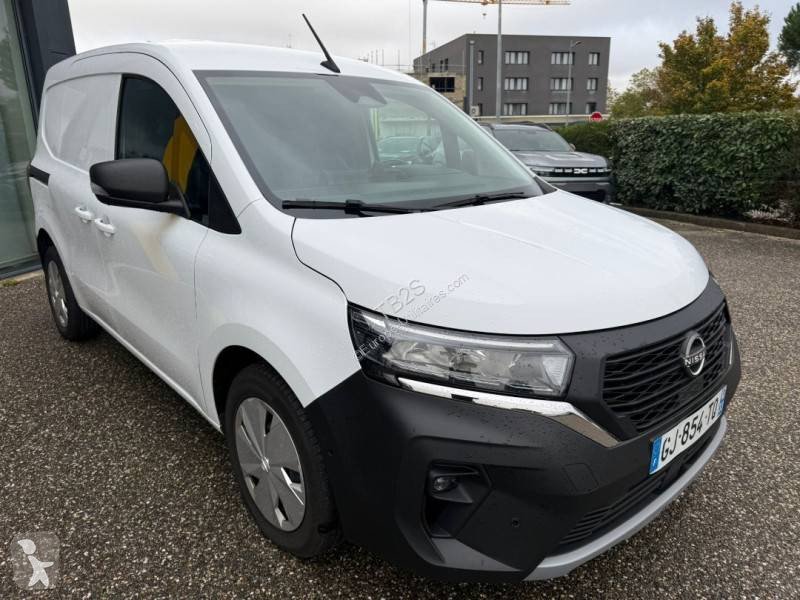 Véhicule utilitaire Nissan