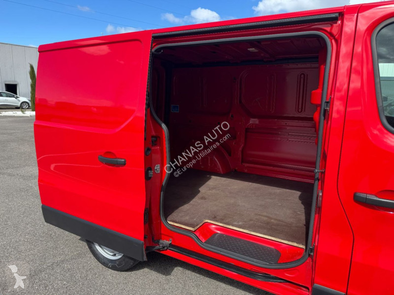 عربة نفعية Nissan L1H1 2.0 DCI 120 VISIA