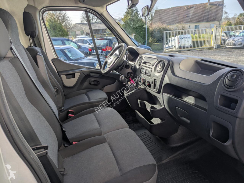 Véhicule utilitaire Renault MASTER III L2H2 2.3...
