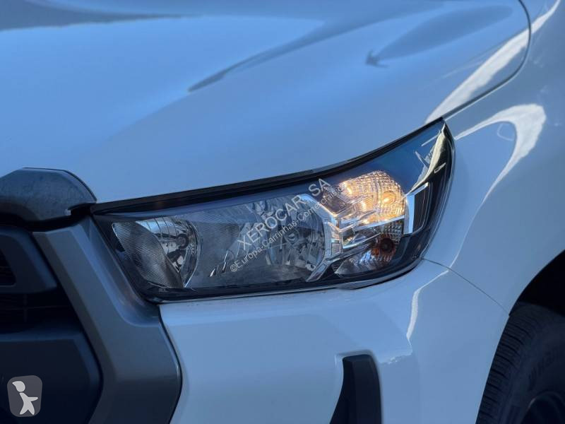 عربة نفعية Toyota
