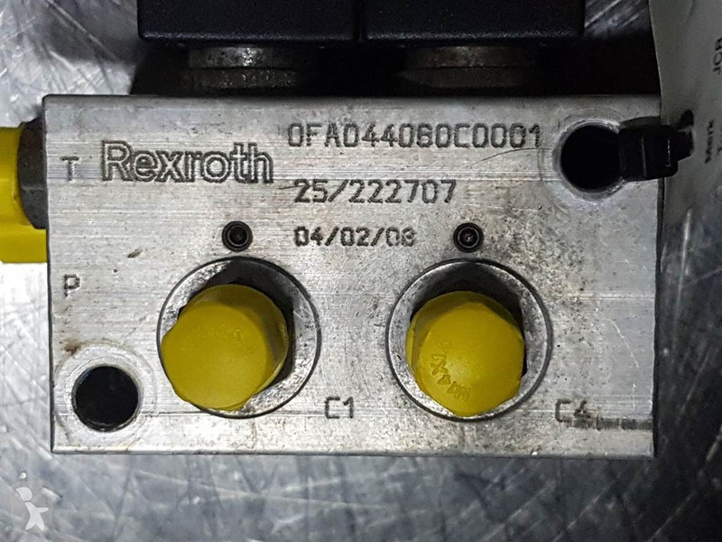 Samochód dostawczy JCB 426E AGRI...