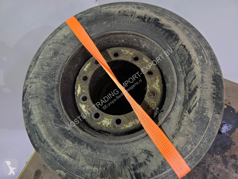 Samochód dostawczy Michelin 445/45 R19.5...