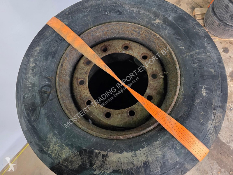 Samochód dostawczy Michelin 445/45 R19.5...