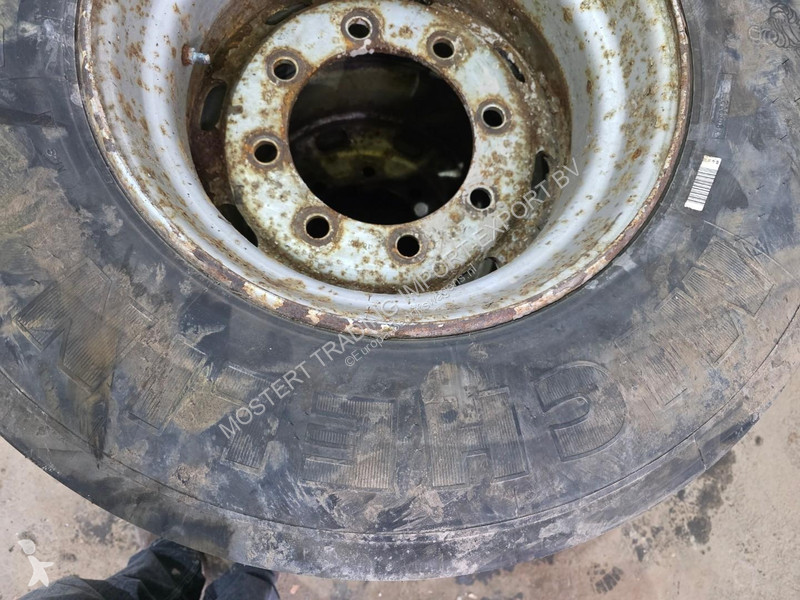 Samochód dostawczy Michelin 445/45 R19.5...