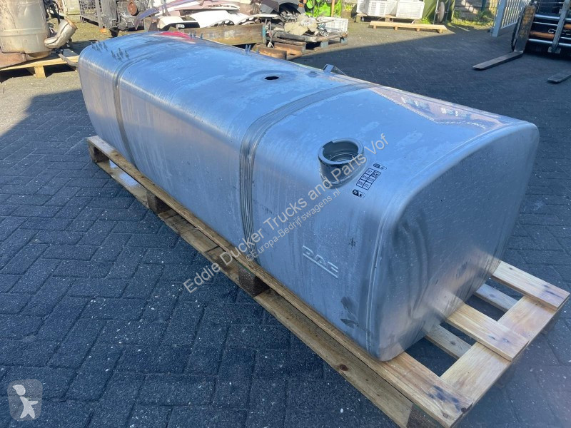 عربة نفعية DAF 2198105 BRANDSTOFTANK 690 LTR...