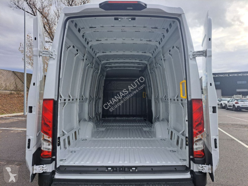 Véhicule utilitaire Iveco 35S18 A8 180CV 3L...