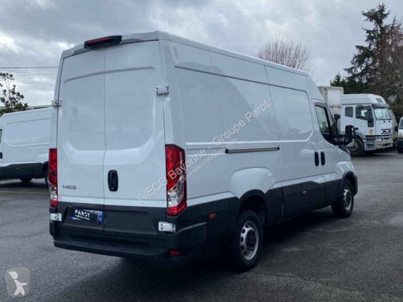 عربة نفعية Iveco 35S14H 2.3 V12