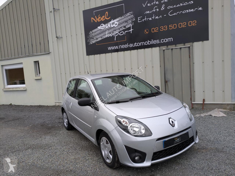 عربة نفعية Renault TWINGO II 1.2I 75CH 3P