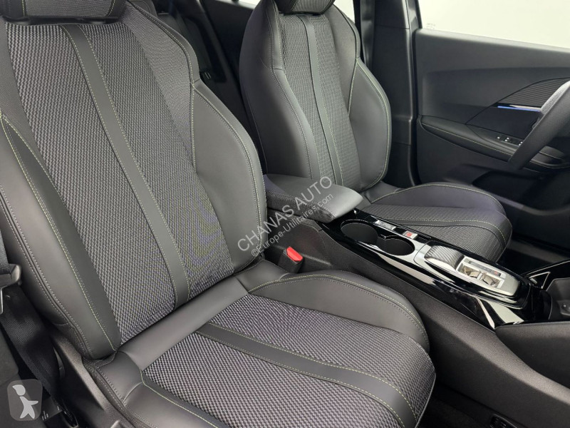 Véhicule utilitaire Peugeot 1.2 Hybrid 145 GT...