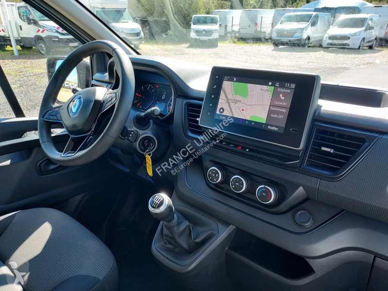 Véhicule utilitaire Renault TRAFIC III COMBI...