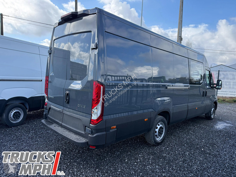 Véhicule utilitaire Iveco 35-180 Crew Cab...