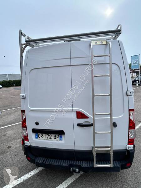 Véhicule utilitaire Nissan