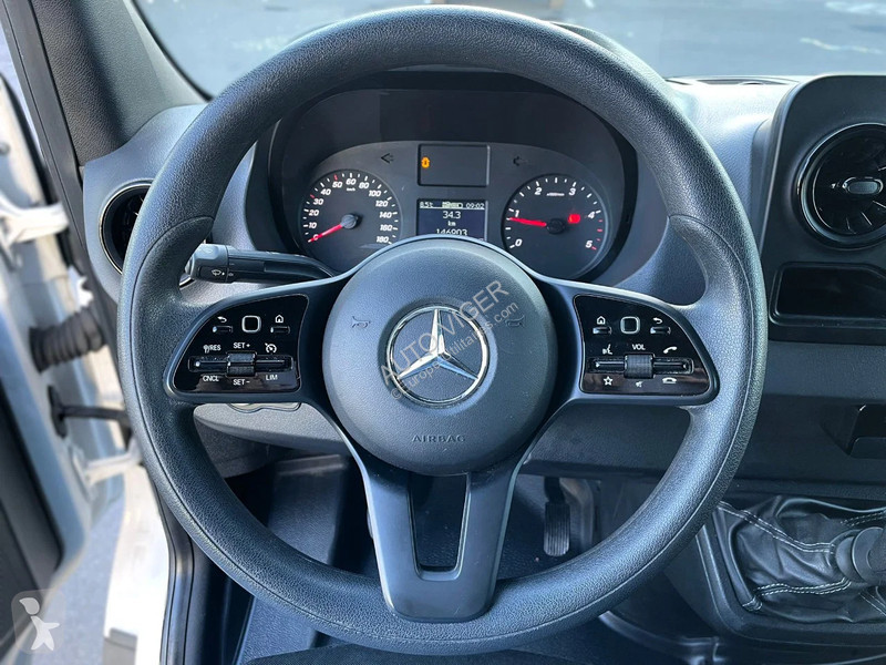 Samochód dostawczy Mercedes 317...