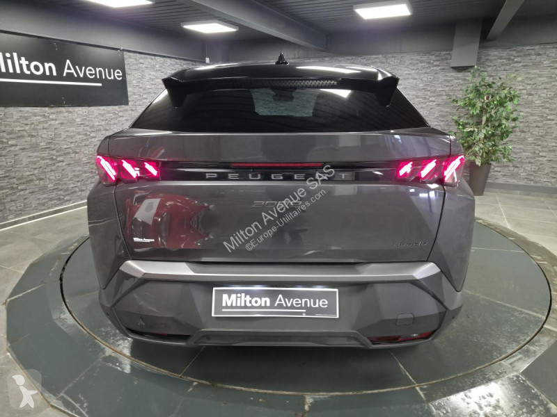 Véhicule utilitaire Peugeot 3008 1.2i Hybrid...