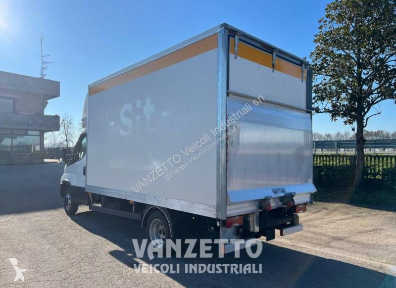 عربة نفعية Iveco