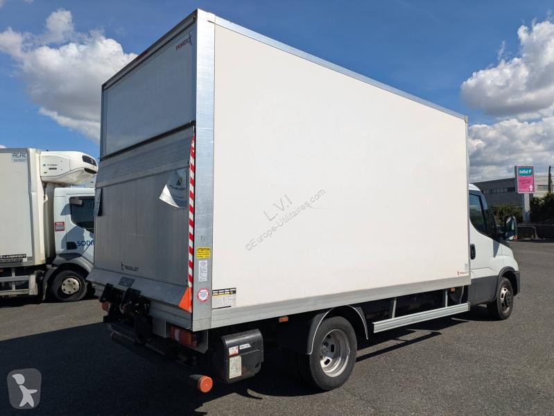 Véhicule utilitaire Iveco CCb 35C16H...