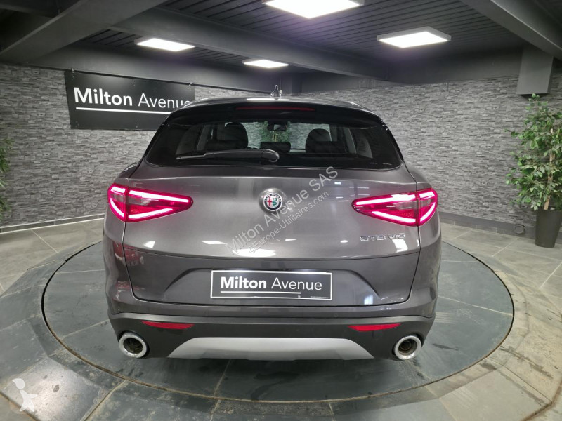 Samochód dostawczy Alfa-Roméo STELVIO 2.2 D -...
