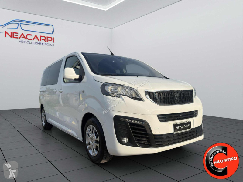 عربة نفعية Peugeot Traveller