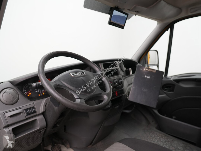 Véhicule utilitaire Iveco 35S11