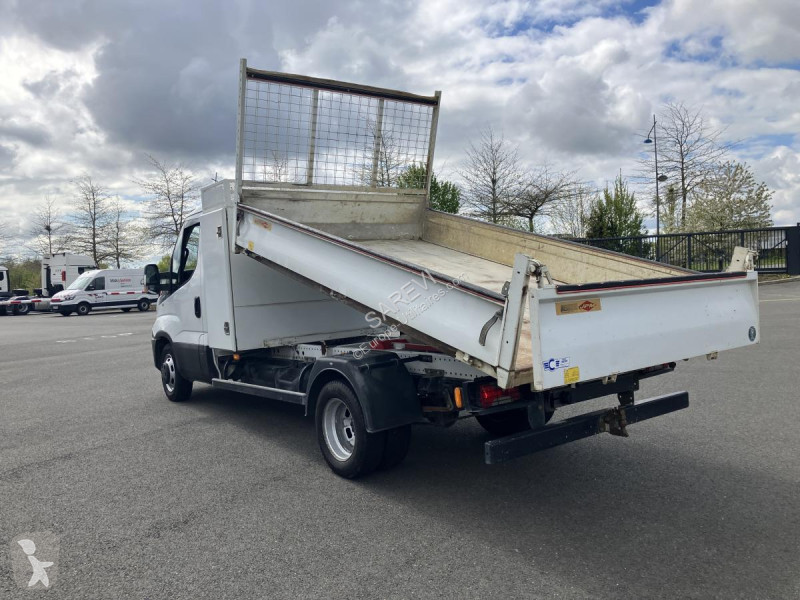 Véhicule utilitaire Iveco 35-150 BENNE COFFRE