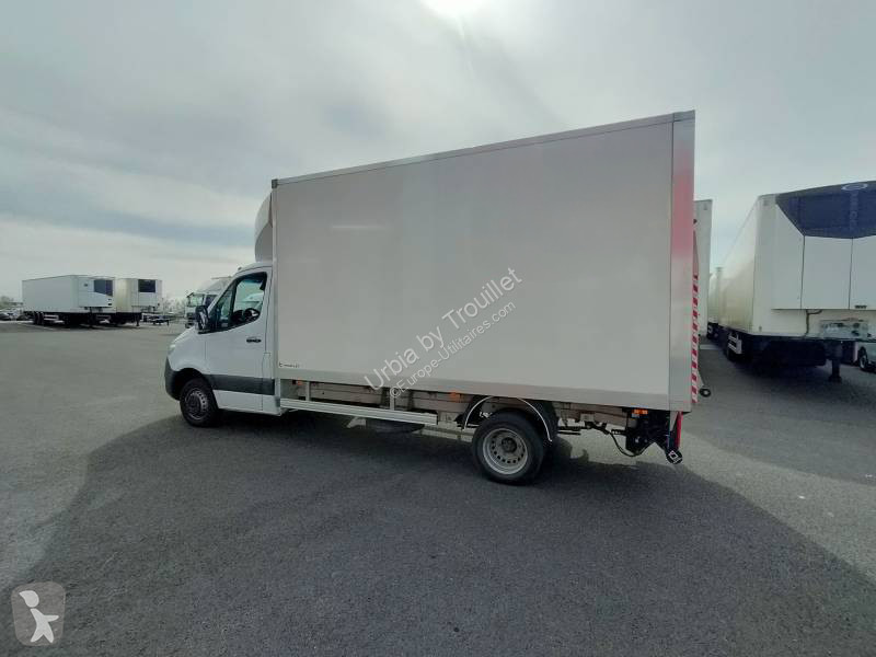 Véhicule utilitaire Mercedes 20M3 FOURGON HAYON...