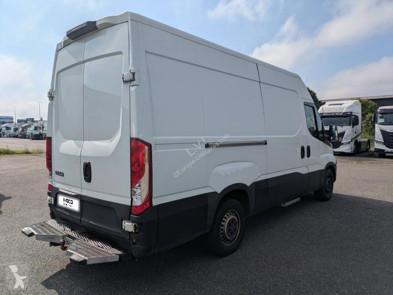Véhicule utilitaire Iveco 35S Fg 35S13V12