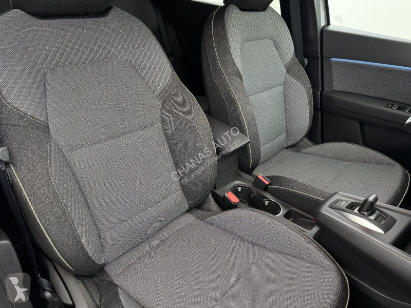 Véhicule utilitaire Renault E-Tech full hybrid...