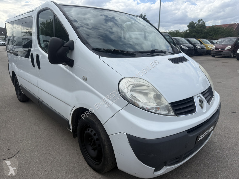 Véhicule utilitaire Renault TRAFIC II PASSENGER...