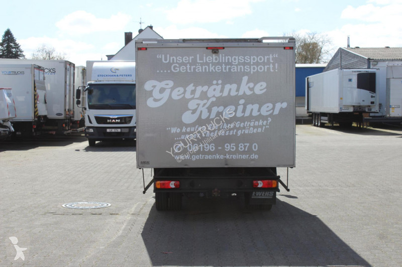 Lastbil Nissan Getränkekoffer Schwenkwände AHK...