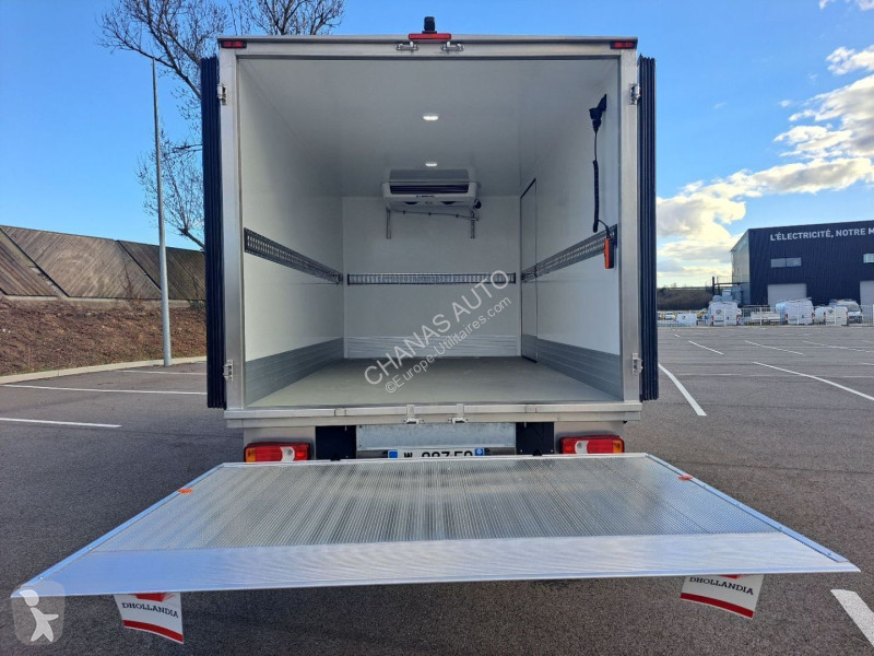 Véhicule utilitaire Iveco 35C18 A8 180CV 3L...
