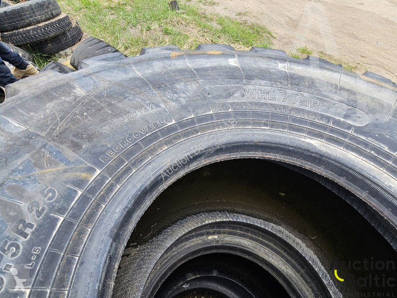Furgoneta  tires